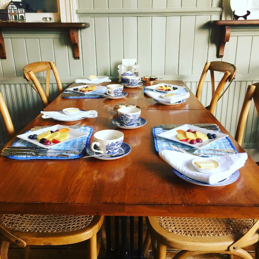 The Old Railway Station Bed and Breakfast Petworth Eksteriør billede